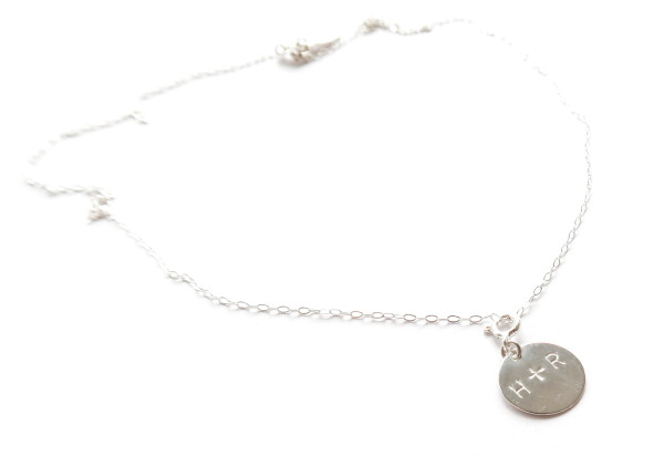 Namnsmycke rund silver 13mm med namn - halsband bild