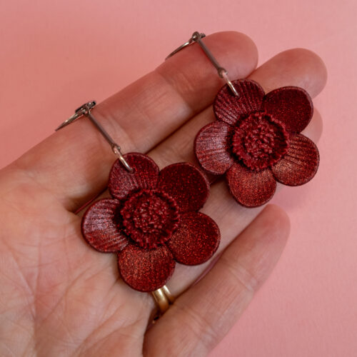 Retroblomma örhängen - Vinröda med glitter - Hängande